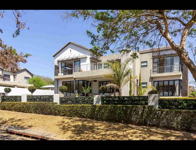 5 BEDROOM HOUSE FOR SALE IN COPPERLEAF ESTATE